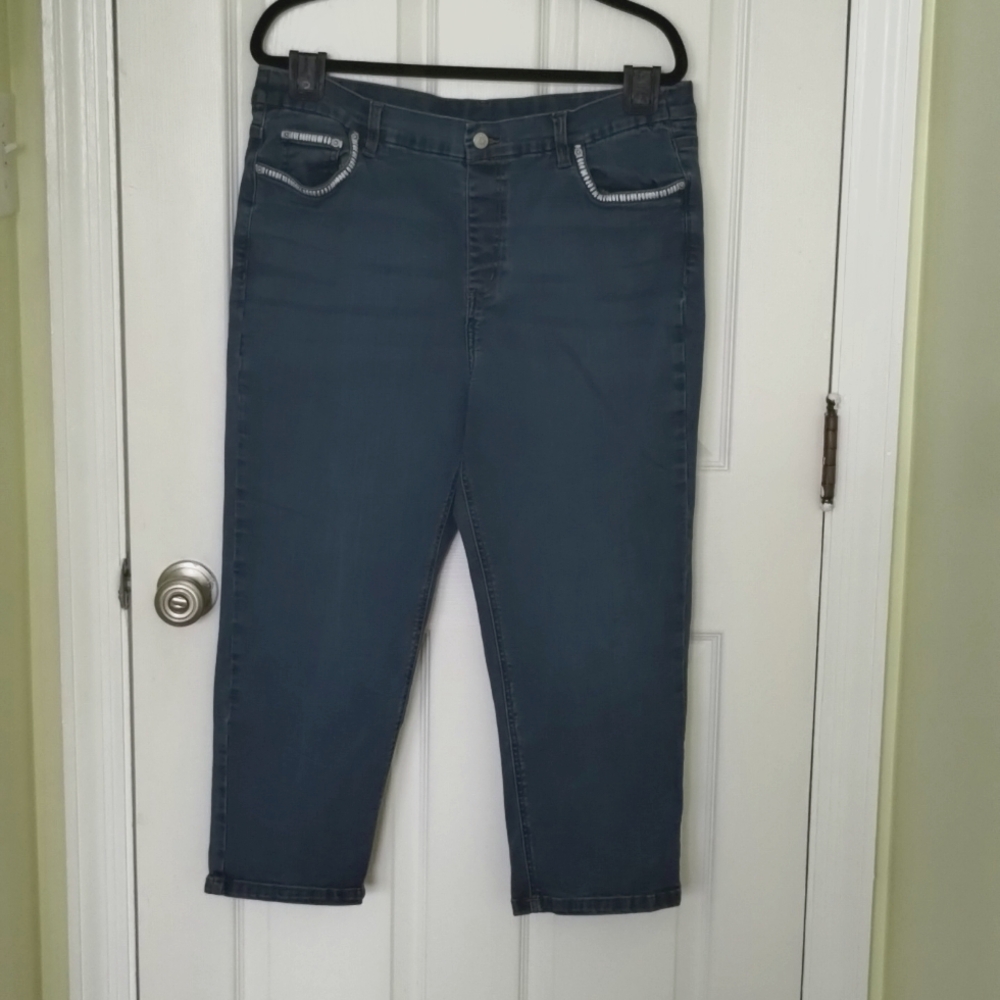 Denim & Co. Stretch Cropped Jeans